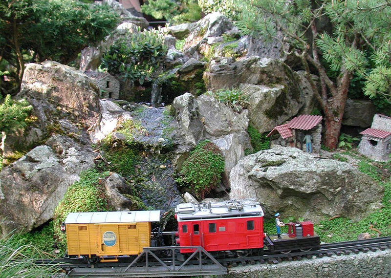 Le jardin ferroviaire à Chatte